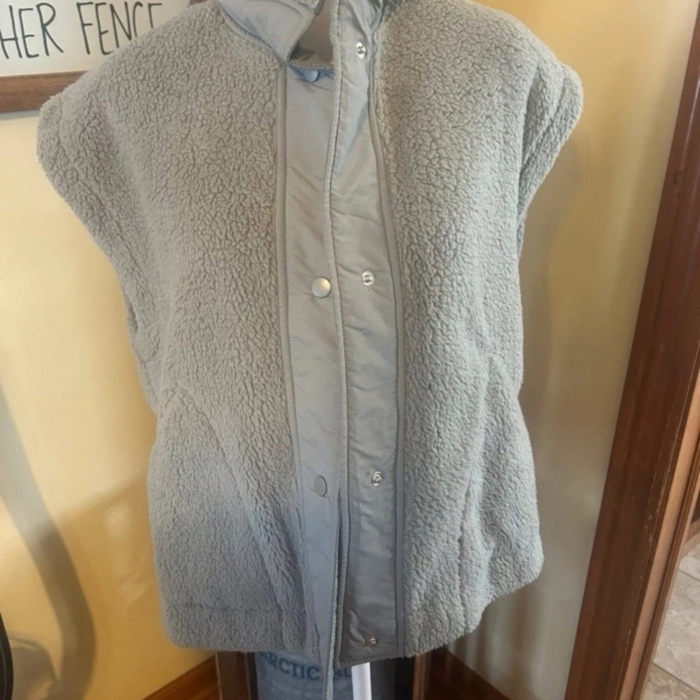 Multiples Light Gray Fleece Vest - Picture 2 of 2